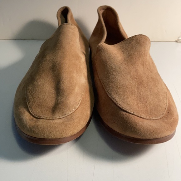 Banana Republic beige suede size 9 ½. Decorative stitching on top. - Picture 3 of 6